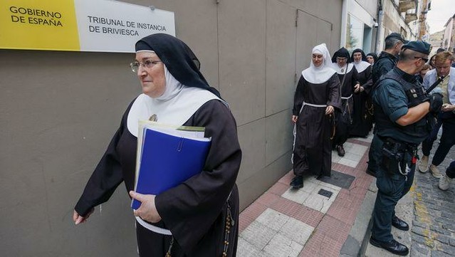 Les monges de Belorado arriben al judici per desnonar-les del monestir on viuen després de ser excomunicades (EFE/Santi Otero)
