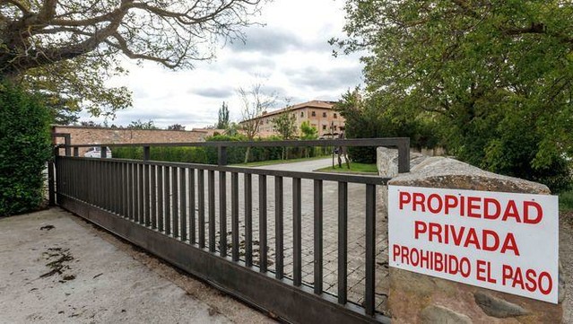 Exterior del convent de Belorado, a Burgos, que les exmonges clarisses no volen abandonar (Europa Press/Tomás Alonso)